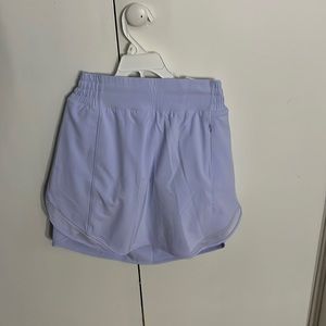 Lululemon Hotty hot skirt in great condition skirt (size 2) No stains or defects
